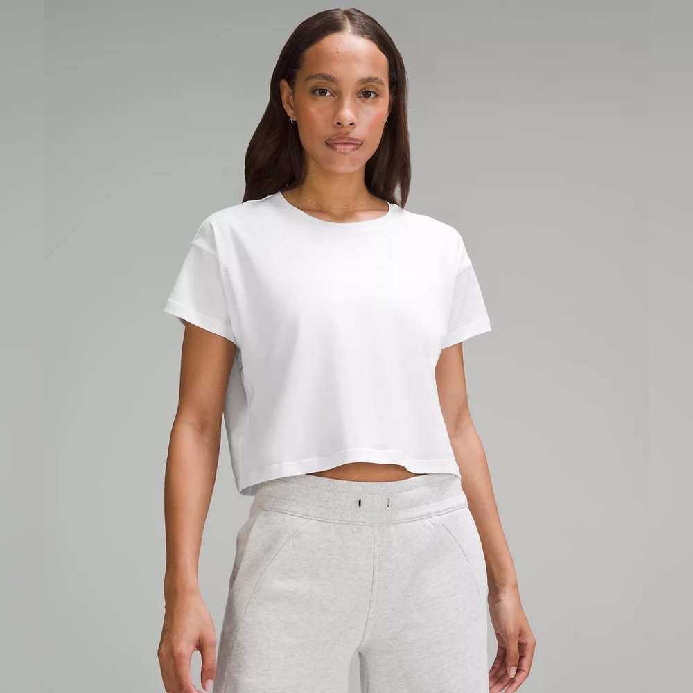 Lululemon Cates T-Shirt NWT in White - Size 4